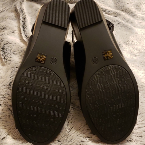 Sandals - Picture 4 of 7